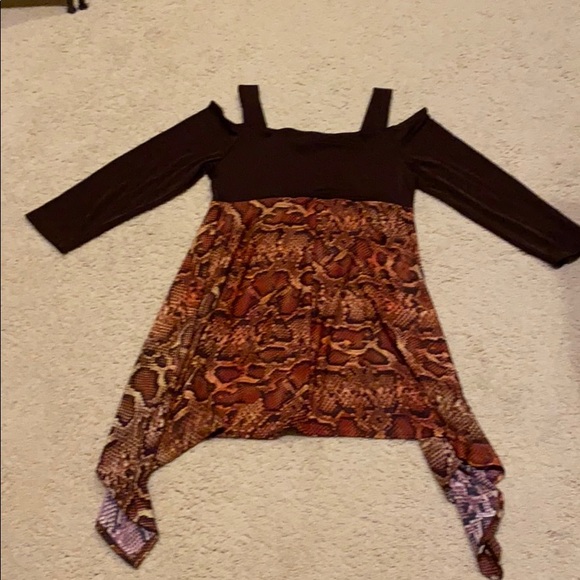 Slinky Cold shoulder asymmetric tunic - Picture 7 of 12